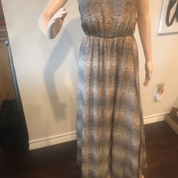 Gorgeous one shoulder maxi dress - Picture 2 of 4